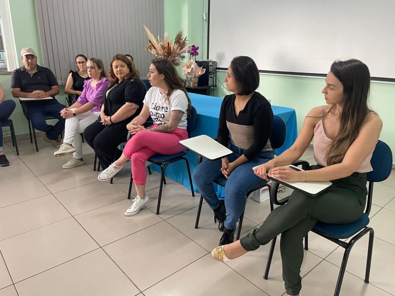 Rede de enfrentamento à violência contra a mulher recebe a vereadora Bruna Spitzner
